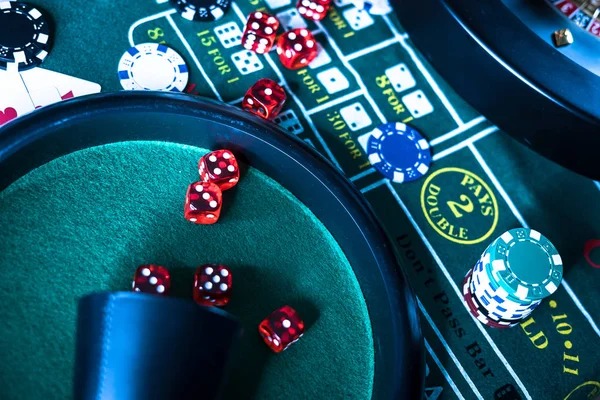 Domino QQ hand comparison showing tile pairs and payout structure on gptoto
